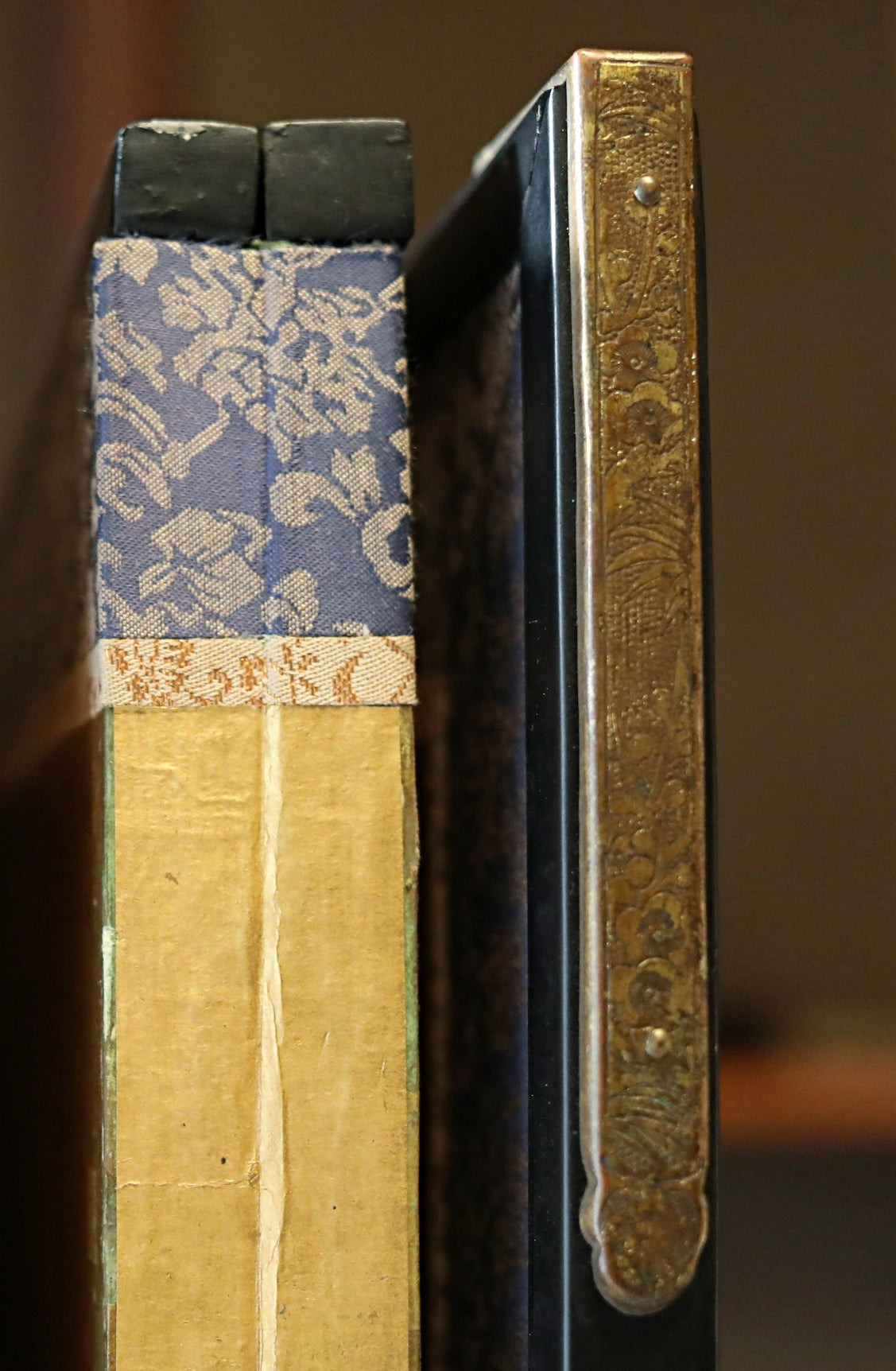 Antique Japanese furniture Byobu wind screen of hand painting Tale of Genji 1700s Real Gold Clouds Sea W111in/W282cm