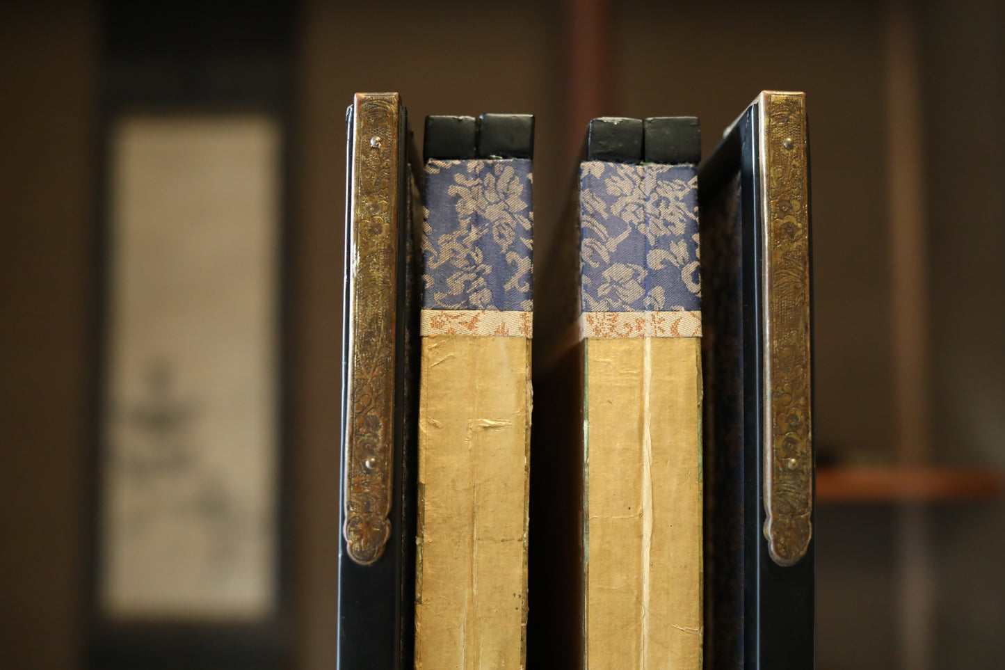 Antique Japanese furniture Byobu wind screen of hand painting Tale of Genji 1700s Real Gold Clouds Sea W111in/W282cm