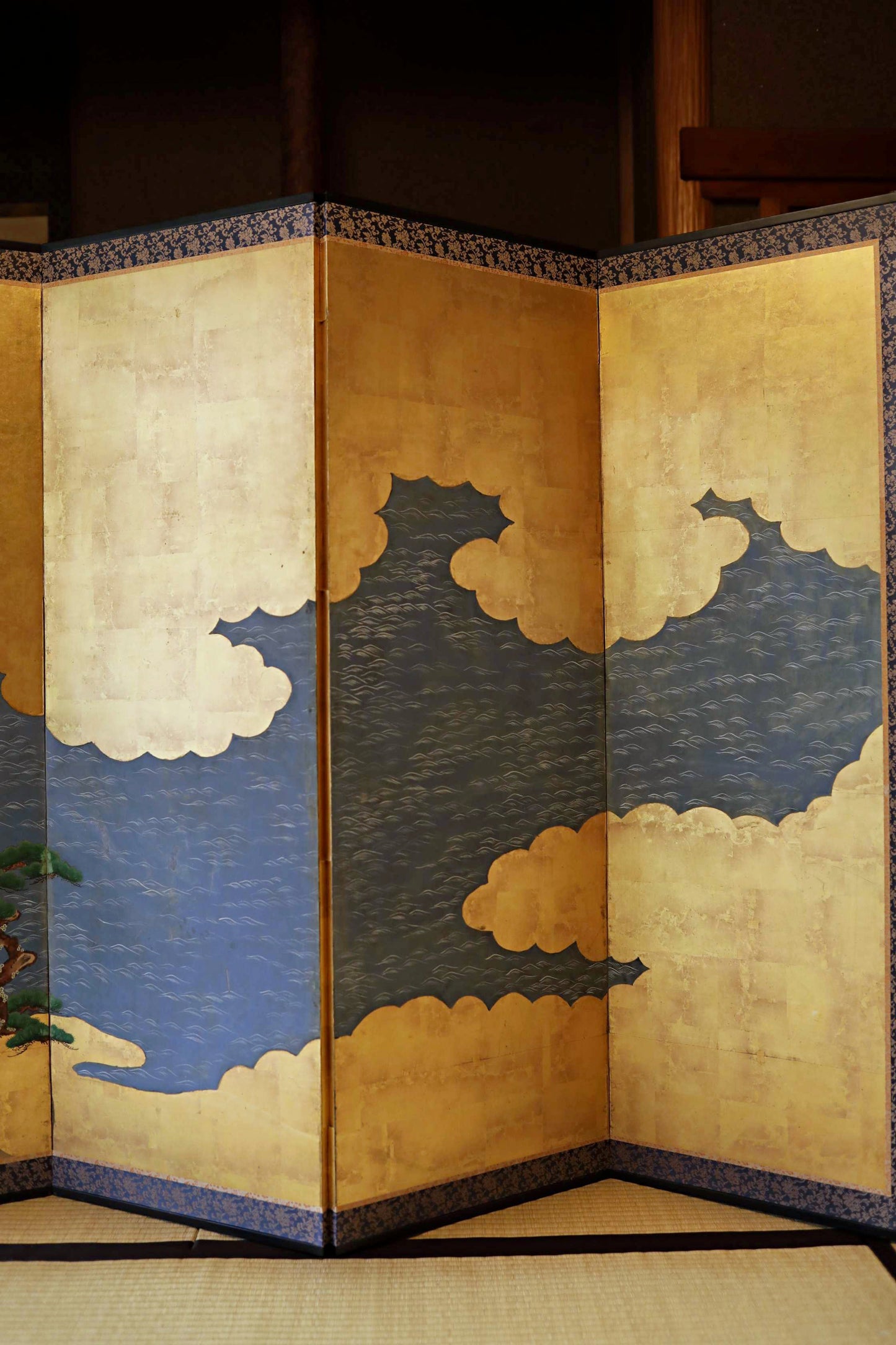 Antique Japanese furniture Byobu wind screen of hand painting Tale of Genji 1700s Real Gold Clouds Sea W111in/W282cm