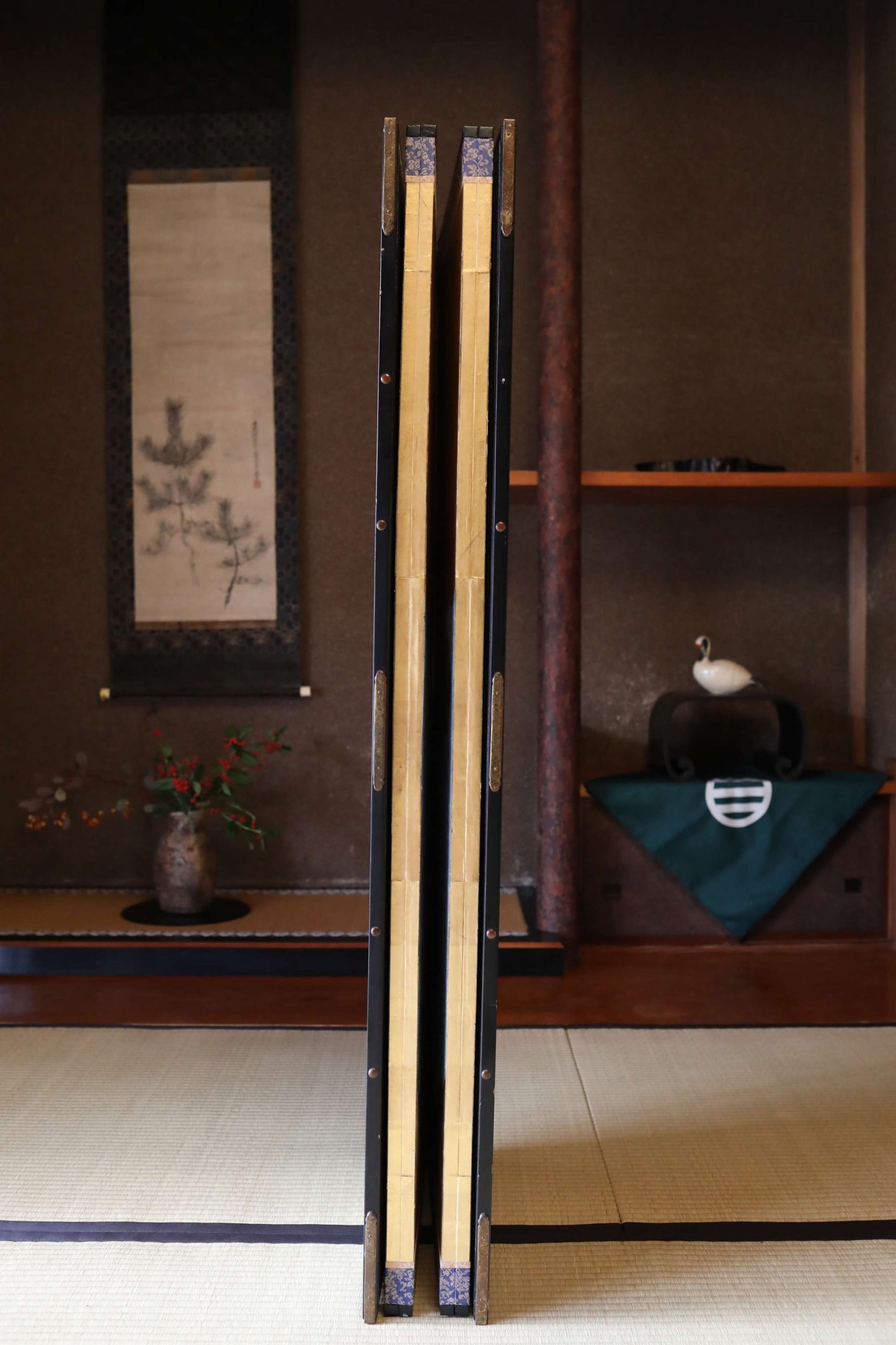 Antique Japanese furniture Byobu wind screen of hand painting Tale of Genji 1700s Real Gold Clouds Sea W111in/W282cm