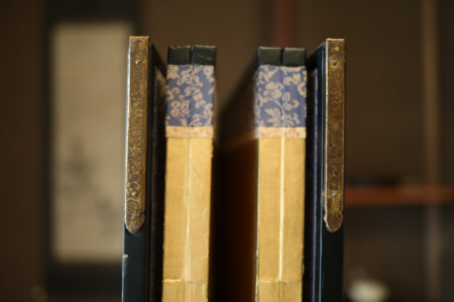 Antique Japanese furniture Byobu wind screen of hand painting Tale of Genji 1700s Real Gold Clouds Sea W111in/W282cm