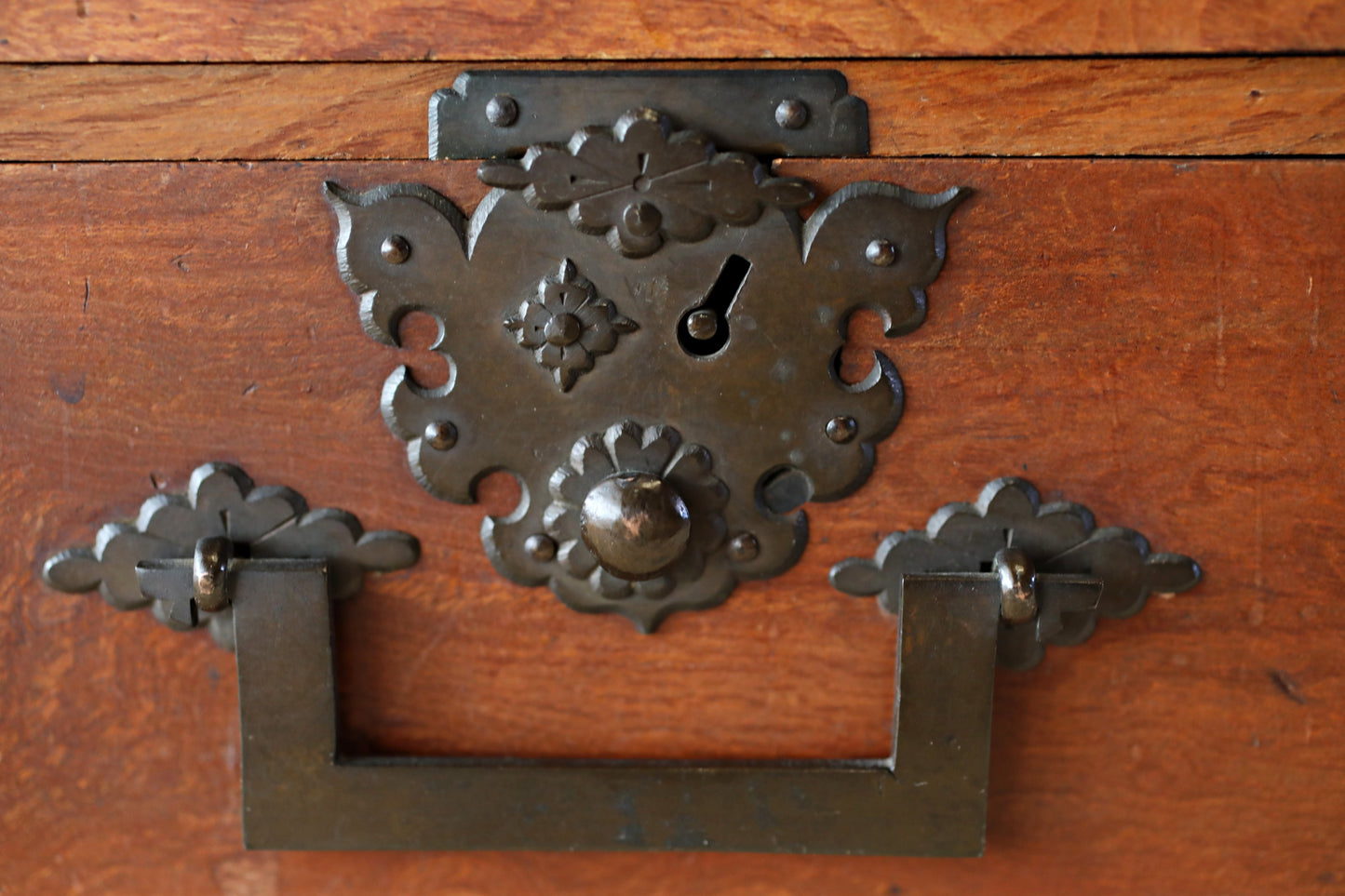 Antique Japanese Tansu Chest: Lacquered Zelkova Wood, Metal Fittings 5 drawers W12.6in/32cm