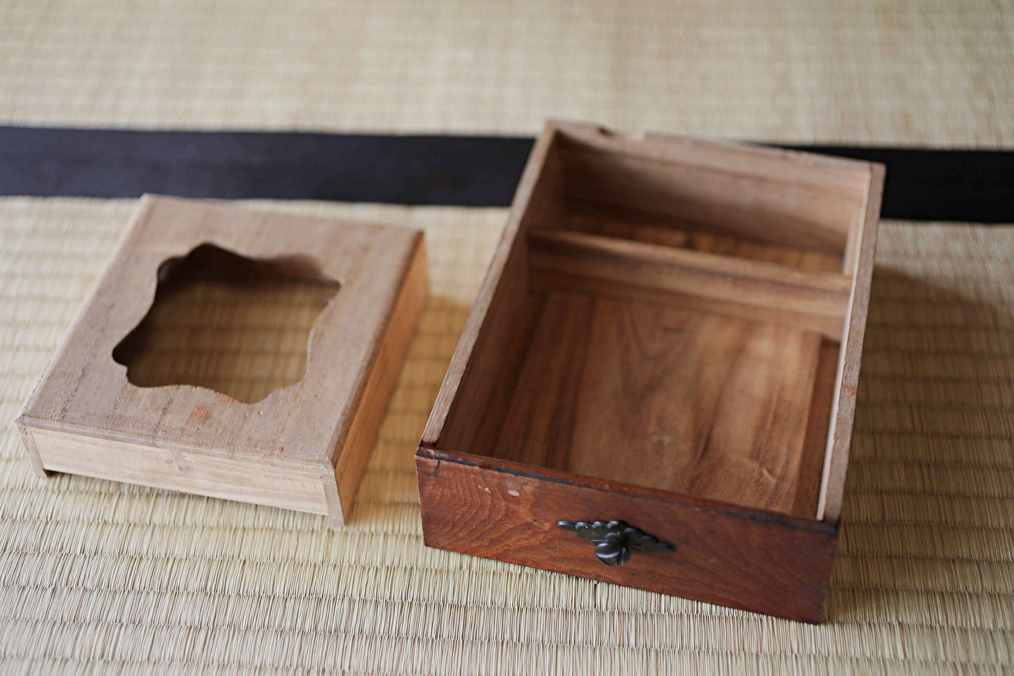Antique Japanese Tansu Chest: Lacquered Zelkova Wood, Metal Fittings 5 drawers W12.6in/32cm