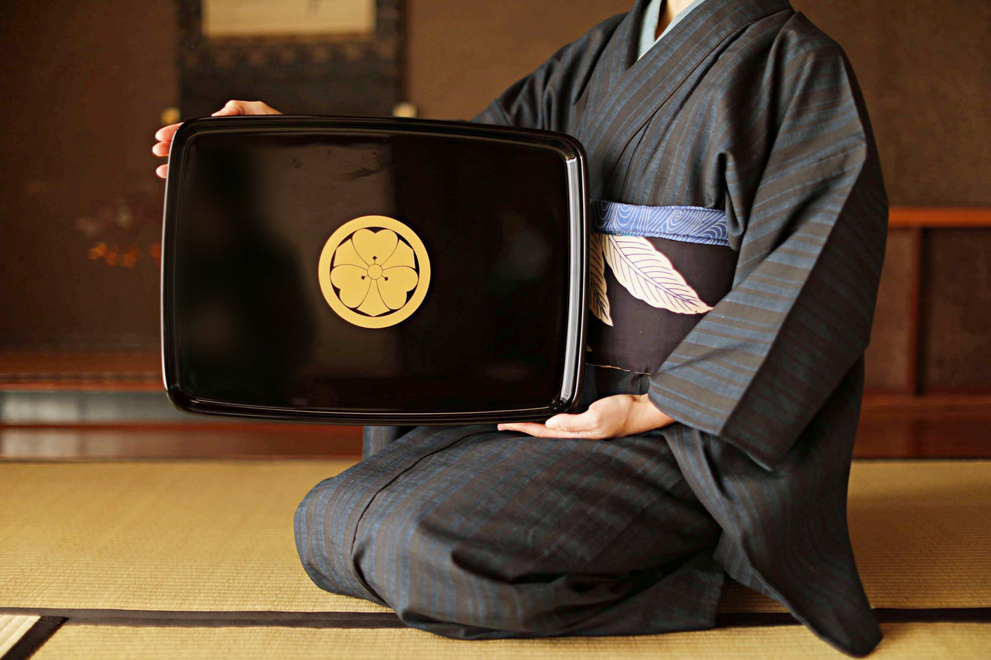 Japanese URUSHI lacquer Large tray OBON black gold Family crest beautiful wooden tableware Tea ceremony samurai 17.9×12.9in/45.5×32.8cm