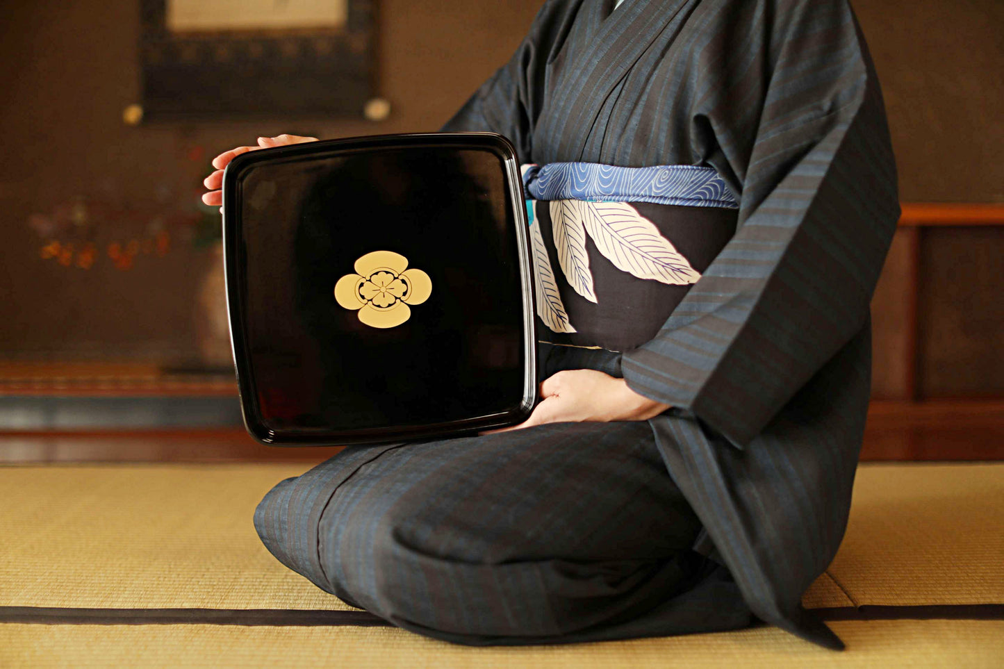 Japanese URUSHI lacquer square tray OBON black gold Nobunaga Family crest wooden tableware Tea ceremony Makie OZEN 11.9in/30.2cm