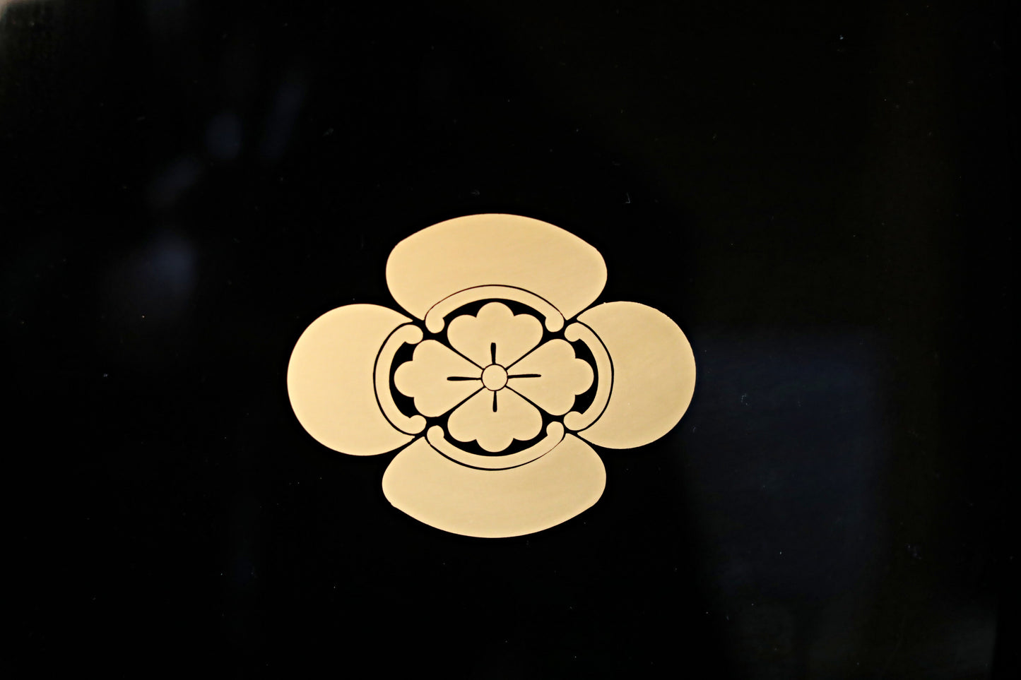 Japanese URUSHI lacquer square tray OBON black gold Nobunaga Family crest wooden tableware Tea ceremony Makie OZEN 11.9in/30.2cm