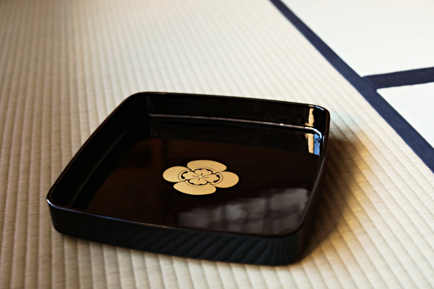 Japanese URUSHI lacquer square tray OBON black gold Nobunaga Family crest wooden tableware Tea ceremony Makie OZEN 11.9in/30.2cm