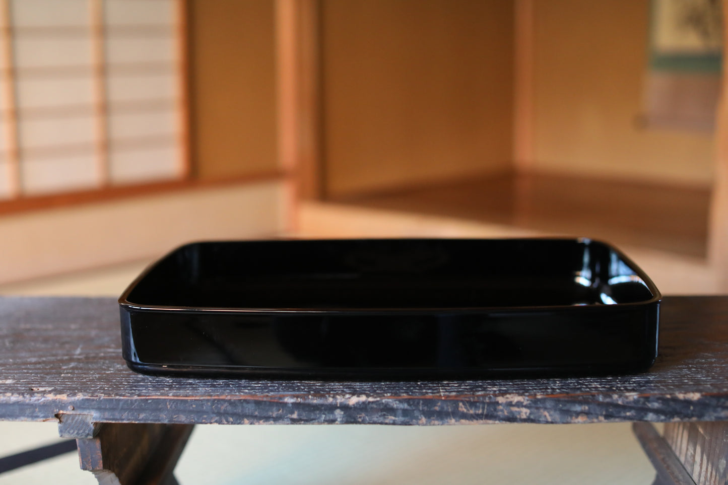 Japanese Lacquer Tray, Obon Black & Gold Family Crest with wooden box (17.9x12.6in/45.5×32cm)