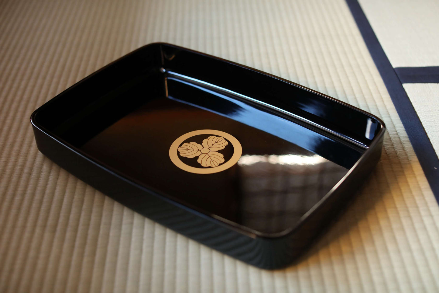 Japanese Lacquer Tray, Obon Black & Gold Family Crest with wooden box (17.9x12.6in/45.5×32cm)
