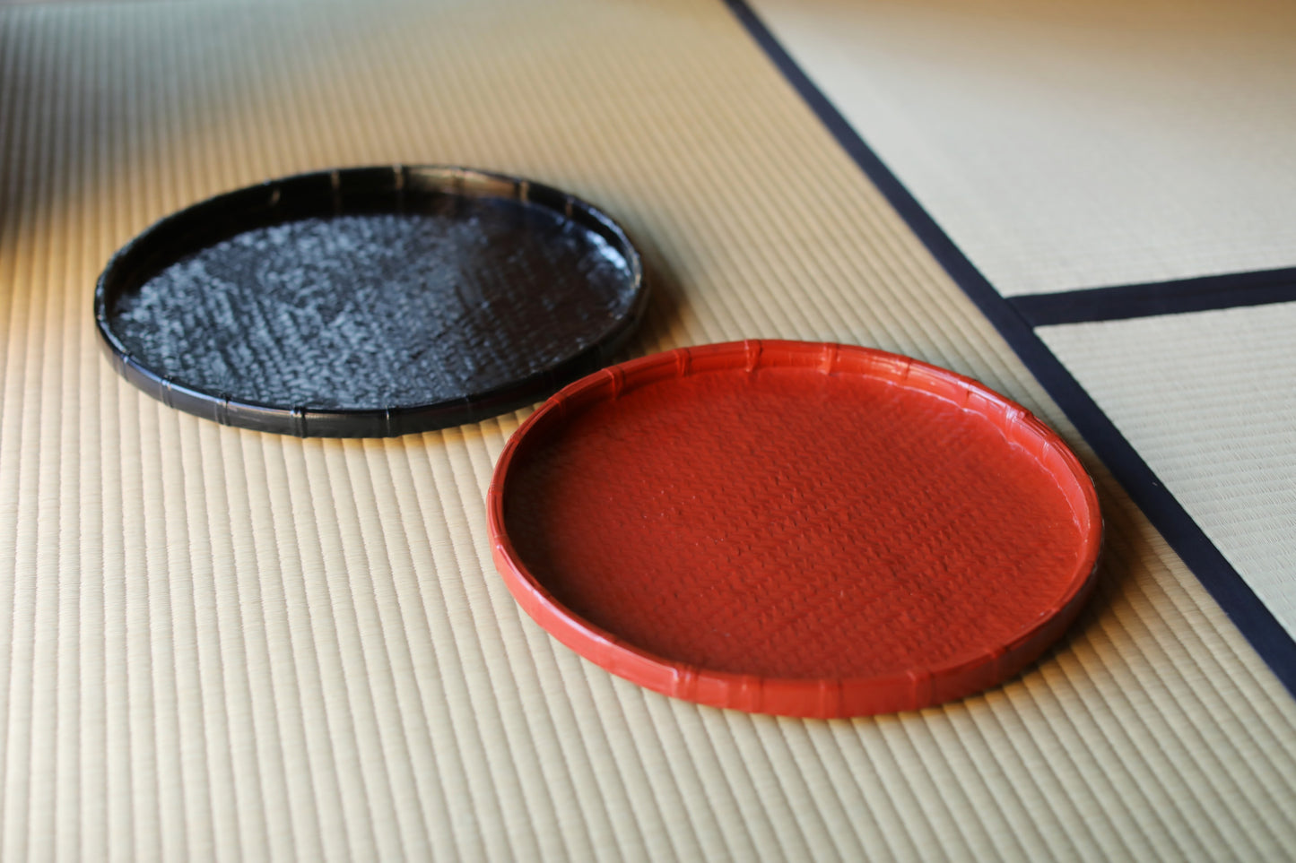Pair of Japanese vintage Hand Woven Bamboo Shallow basket Red Black, KAGO, ZARU, 17.6in/44.7cm 16.1in/41cm, MINGEI furniture