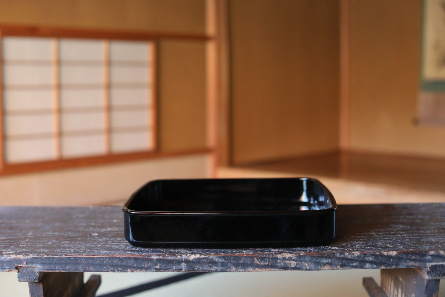 Japanese Urushi Lacquer Tray – Black Gold Family Crest Obon (12in)