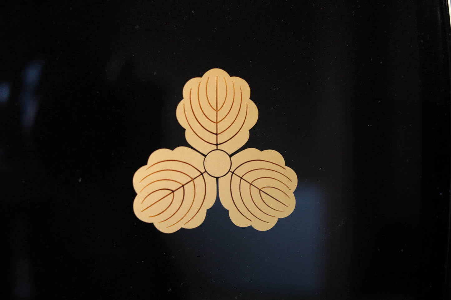 Japanese Urushi Lacquer Tray – Black Gold Family Crest Obon (12in)