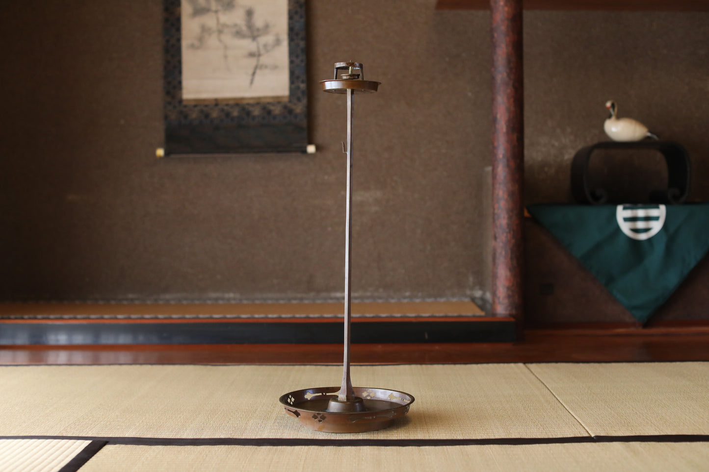 Japanese Vintage Bronze Candle Stand, Samurai Temple Lantern 1900s (H27.6 in/70cm)