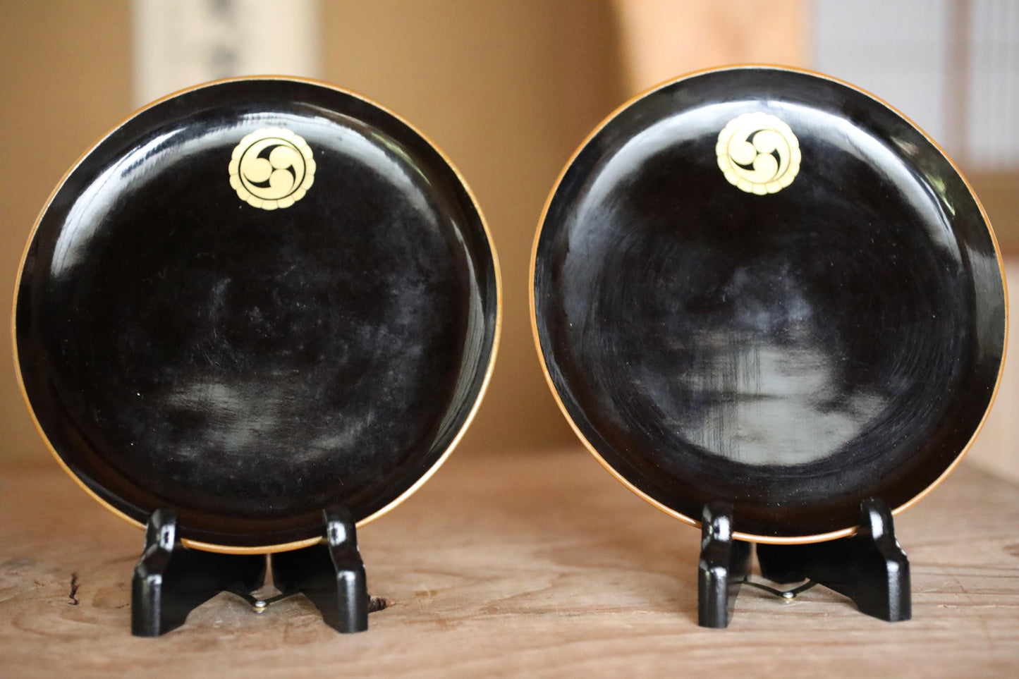 Japanese Urushi Lacquer Plates – Antique Lacquerware Set of 4 with Gold Family Crest
