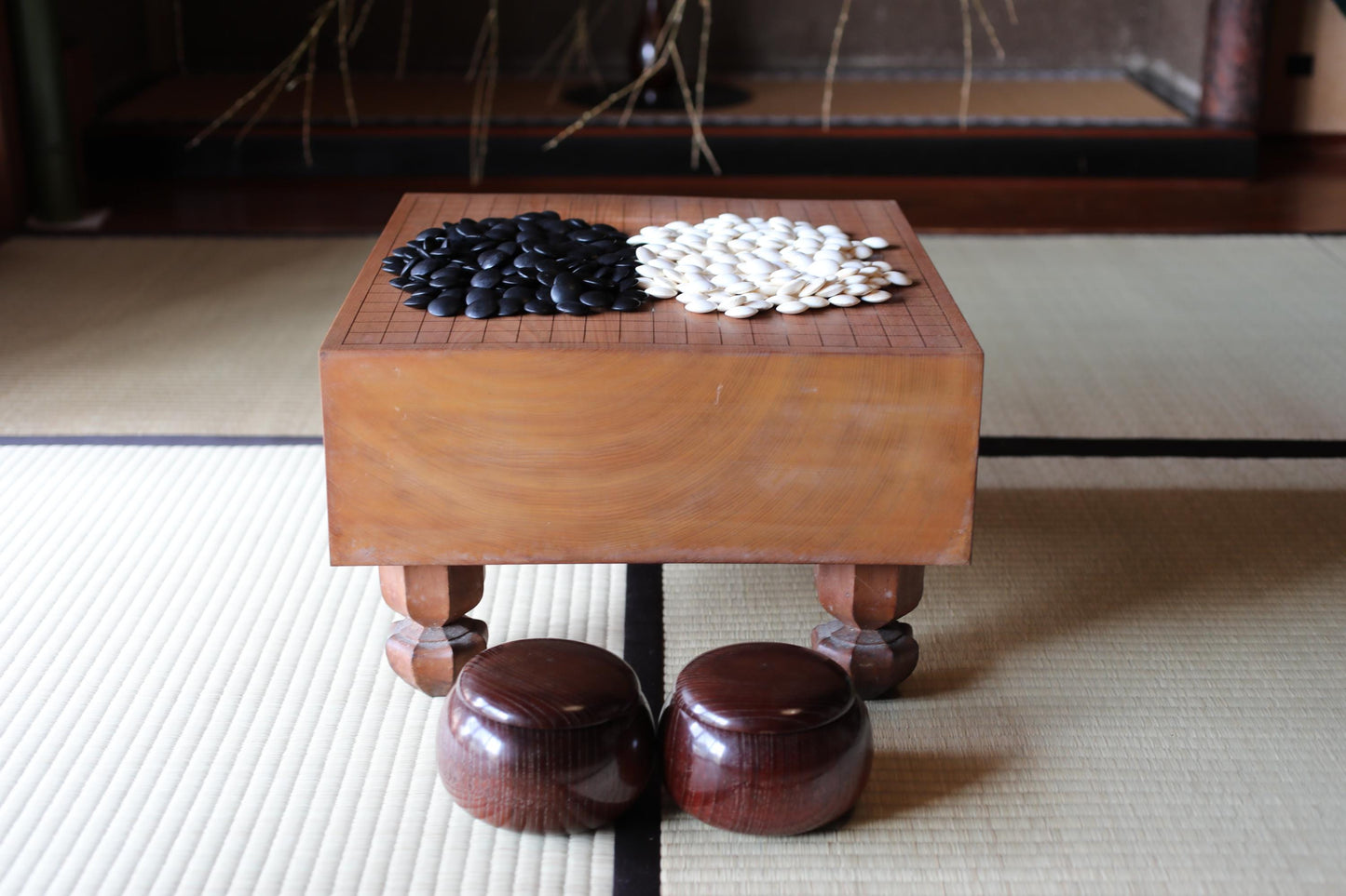 Japanese Go Board Set – Luxury Wooden Game Table with Handmade Clam Shell Stones