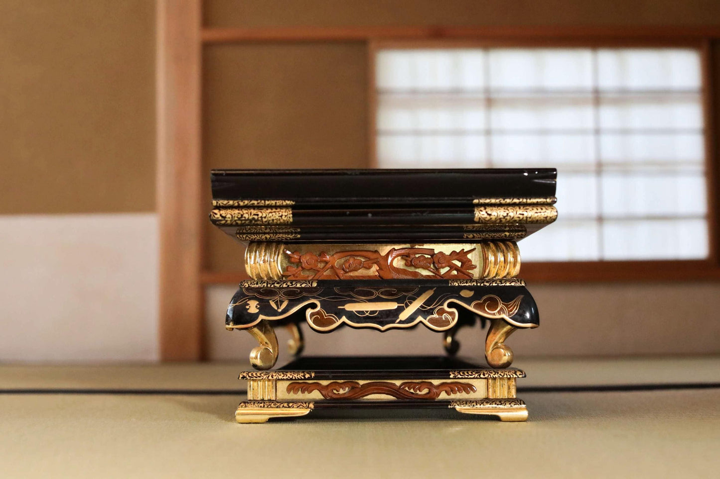 Japanese Lacquer Pedestal - Vintage Temple Stand With Makie Lacquer Art & Raden Shell Inlay