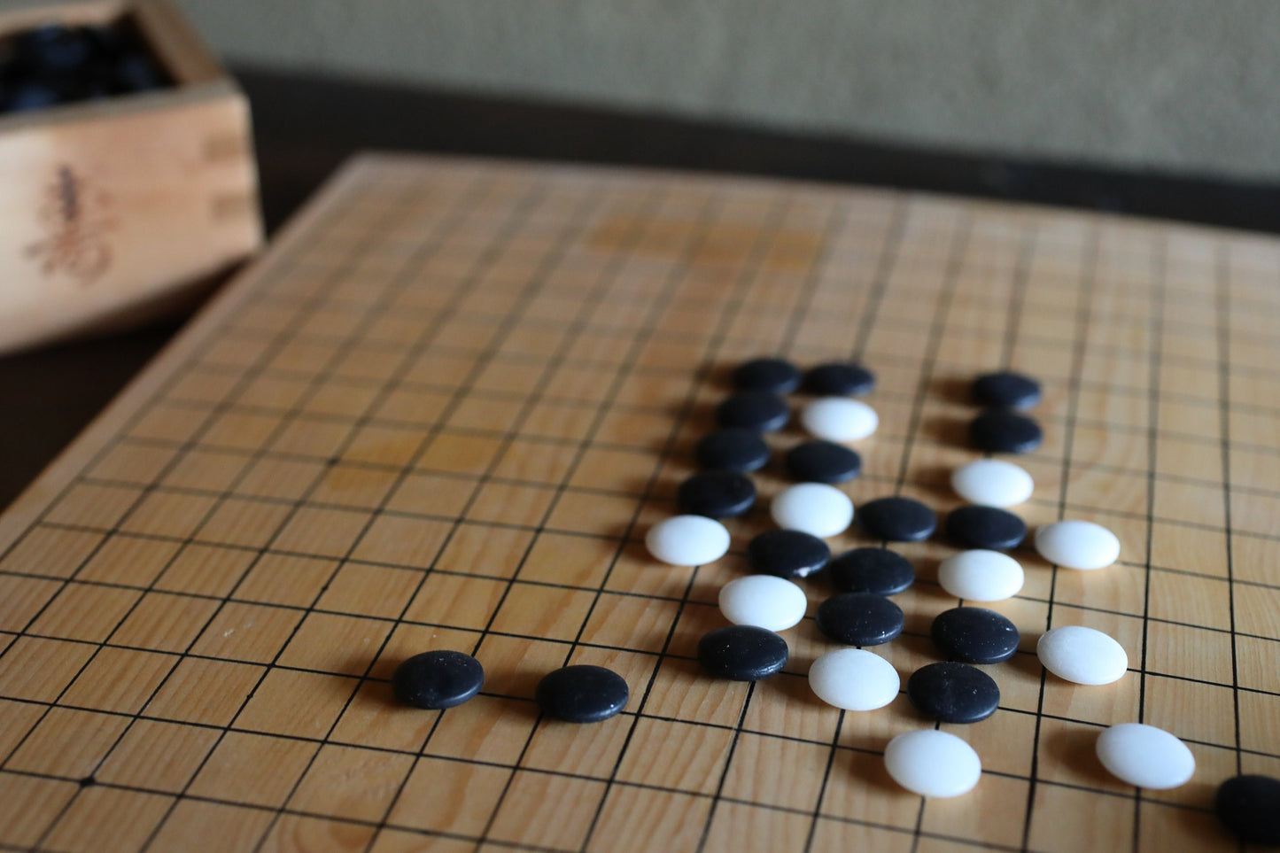 Folding Wood Go Board – Compact Japanese Go Game with Stone & Wooden Case