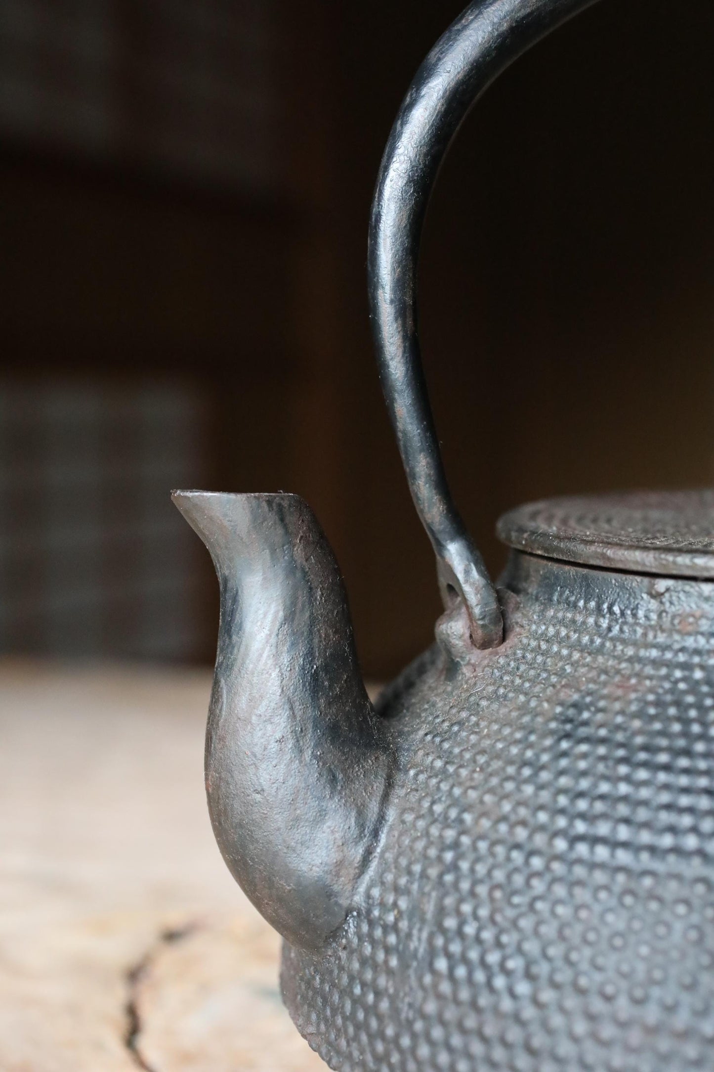 Nambu Tetsubin Iron Kettle - Large Vintage Cast Iron Tea Pot with Arare Texture Pattern