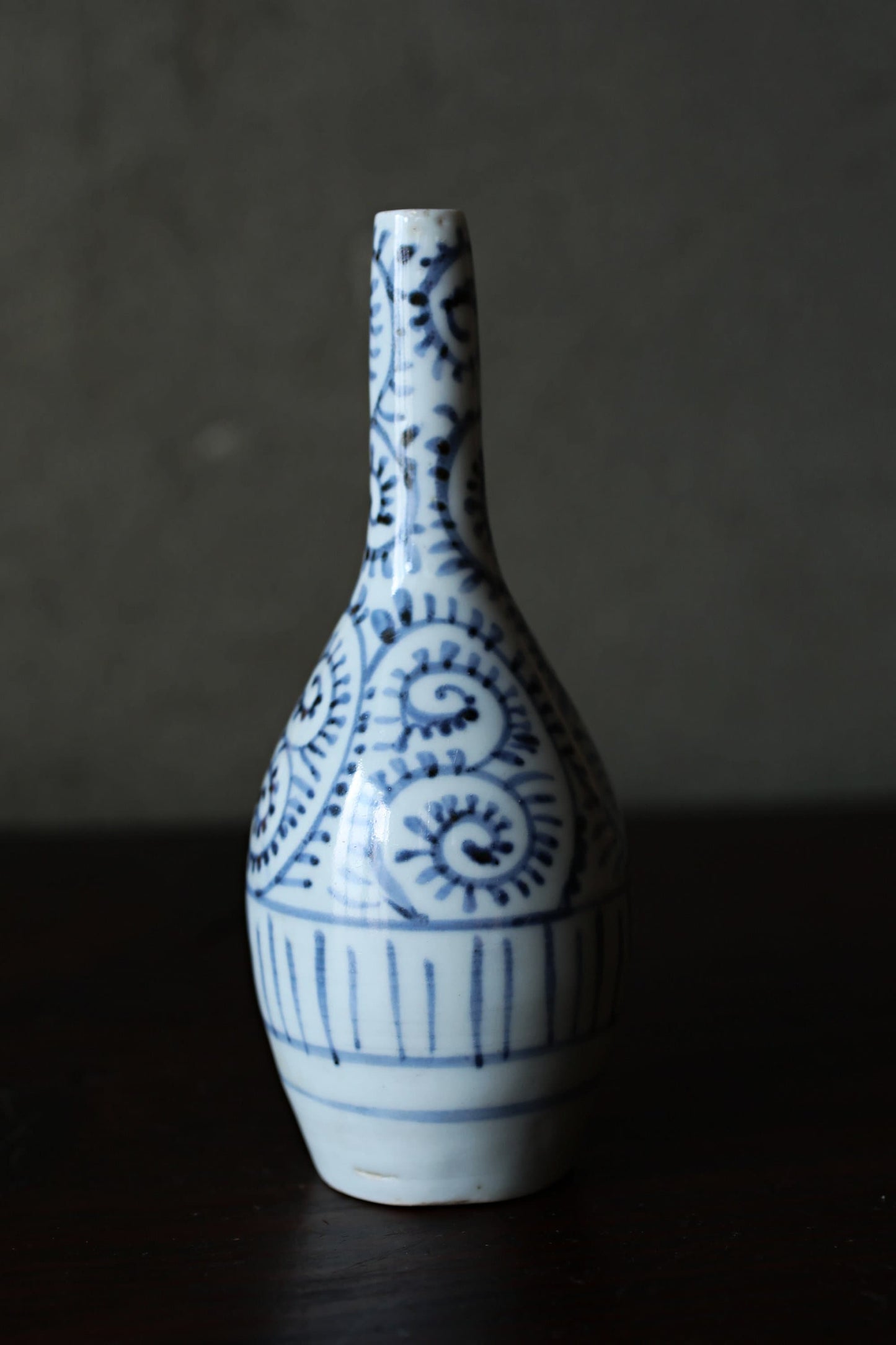 Antique Imari Porcelain Vase – 1800s Japanese Sake Bottle With Sometsuke Arabesque Pattern