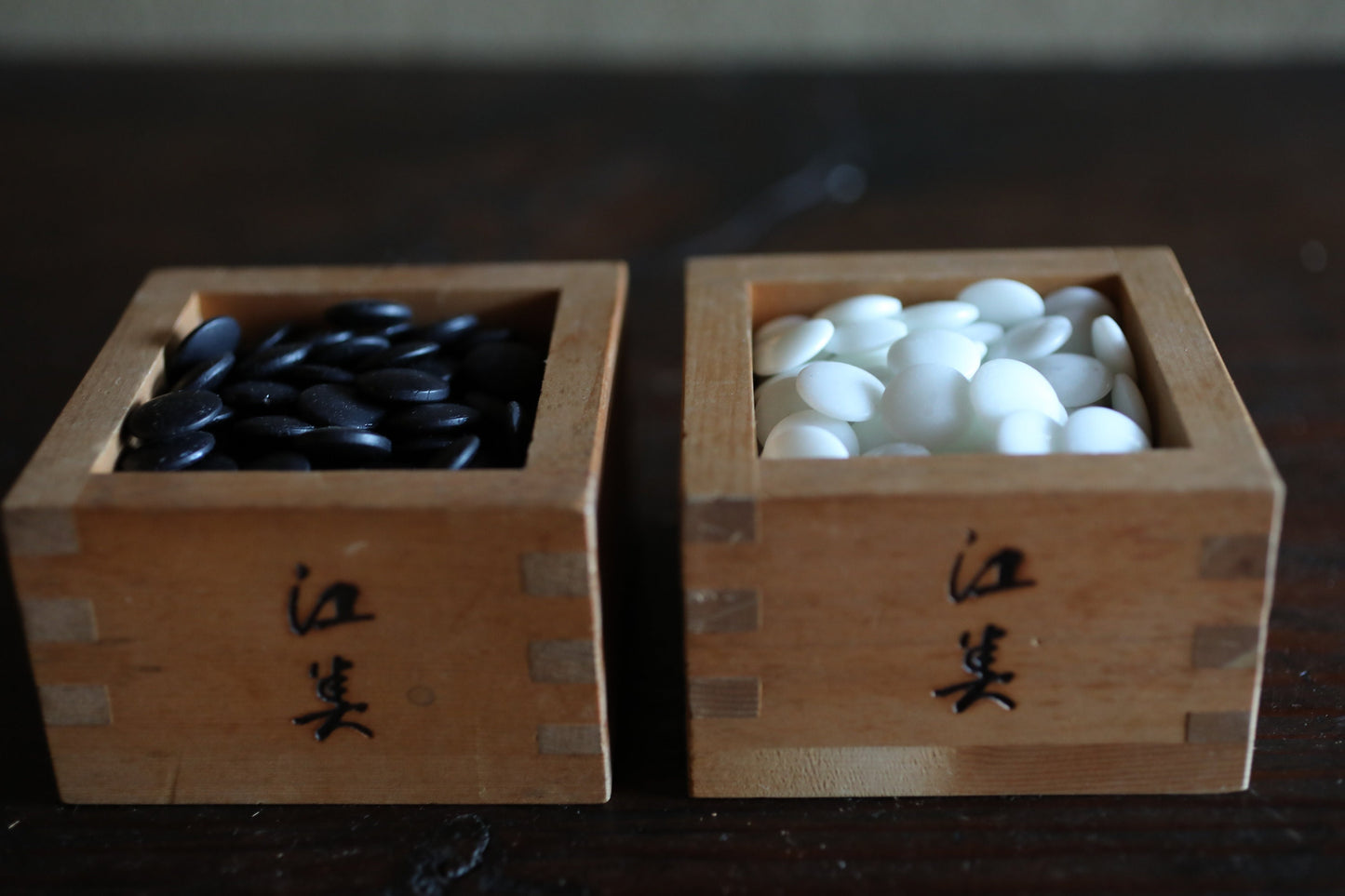 Folding Wood Go Board – Compact Japanese Go Game with Stone & Wooden Case