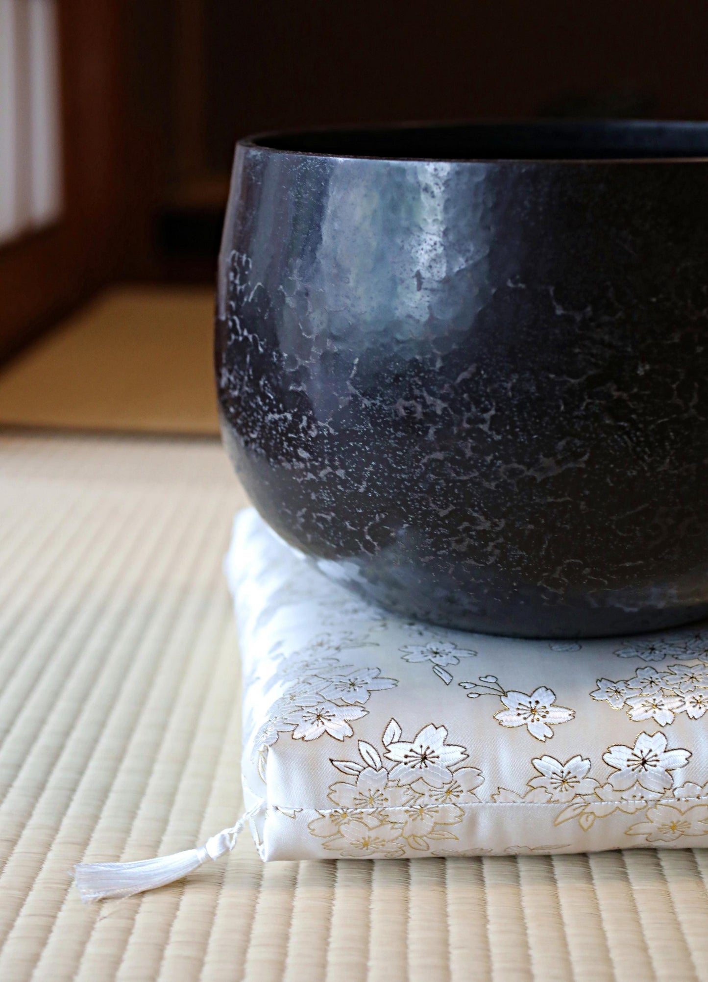 Large Singing Bowl – Japanese Bronze Bell With Sakura Silk Cushion & Leather Striker