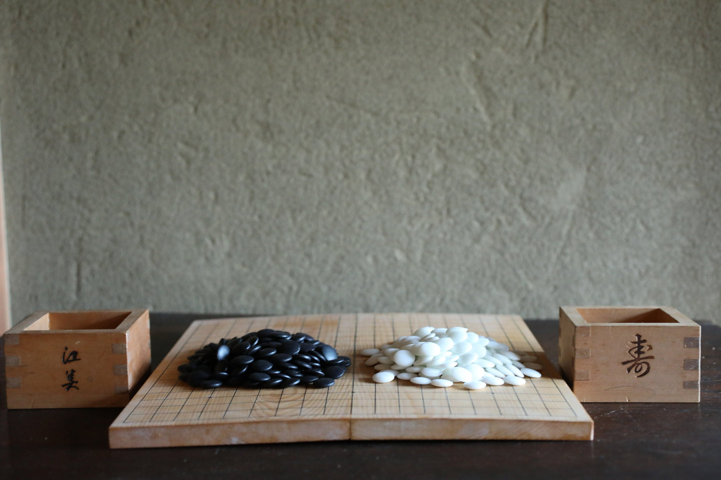 Folding Wood Go Board – Compact Japanese Go Game with Stone & Wooden Case