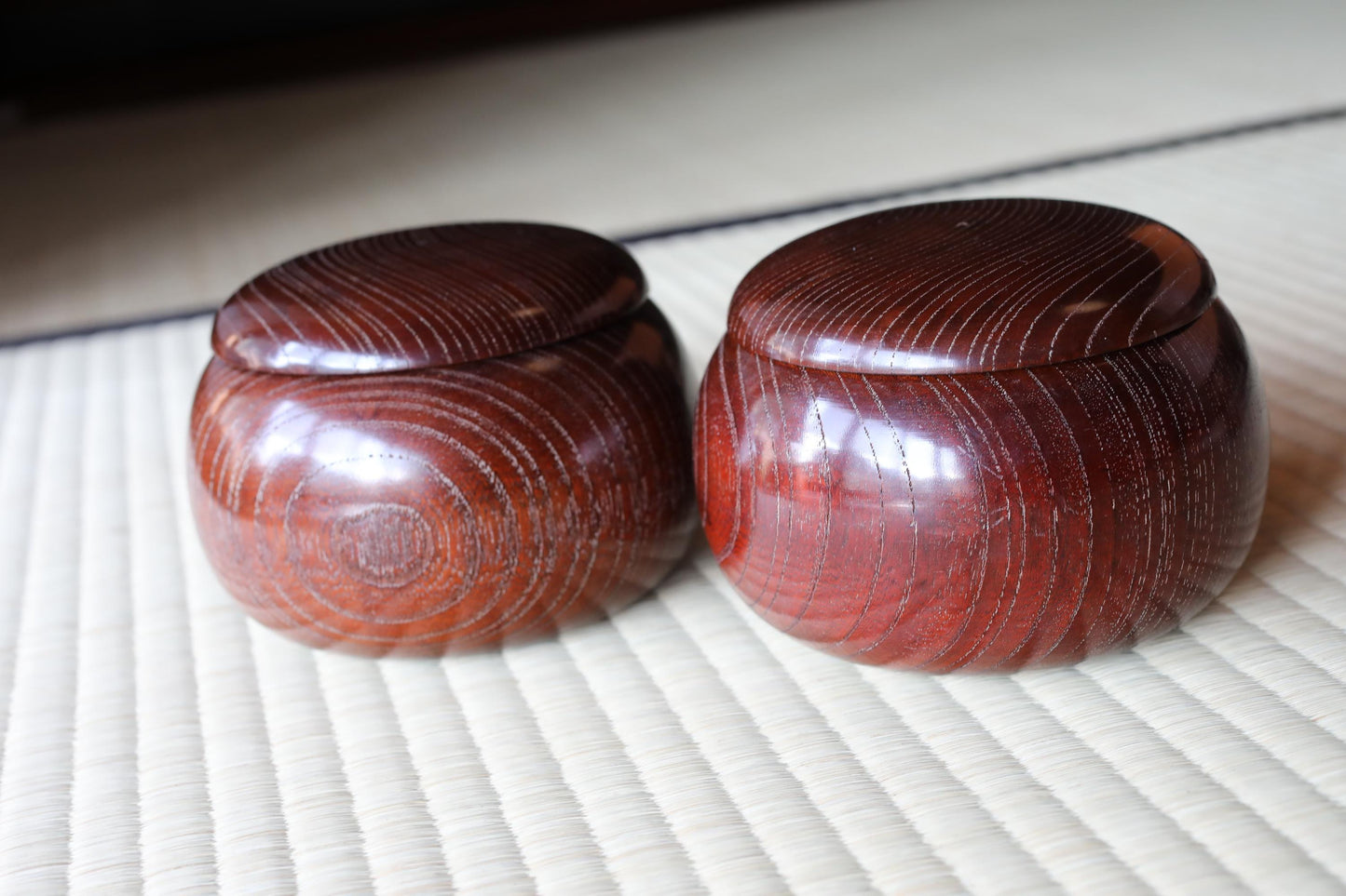 Japanese Go Board Set – Luxury Wooden Game Table with Handmade Clam Shell Stones