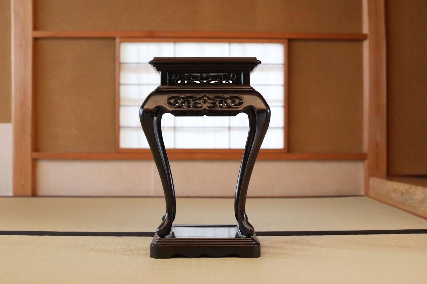Ebony Pedestal Stand - Japanese Furniture Display With Curved Legs & Arabesque Motif