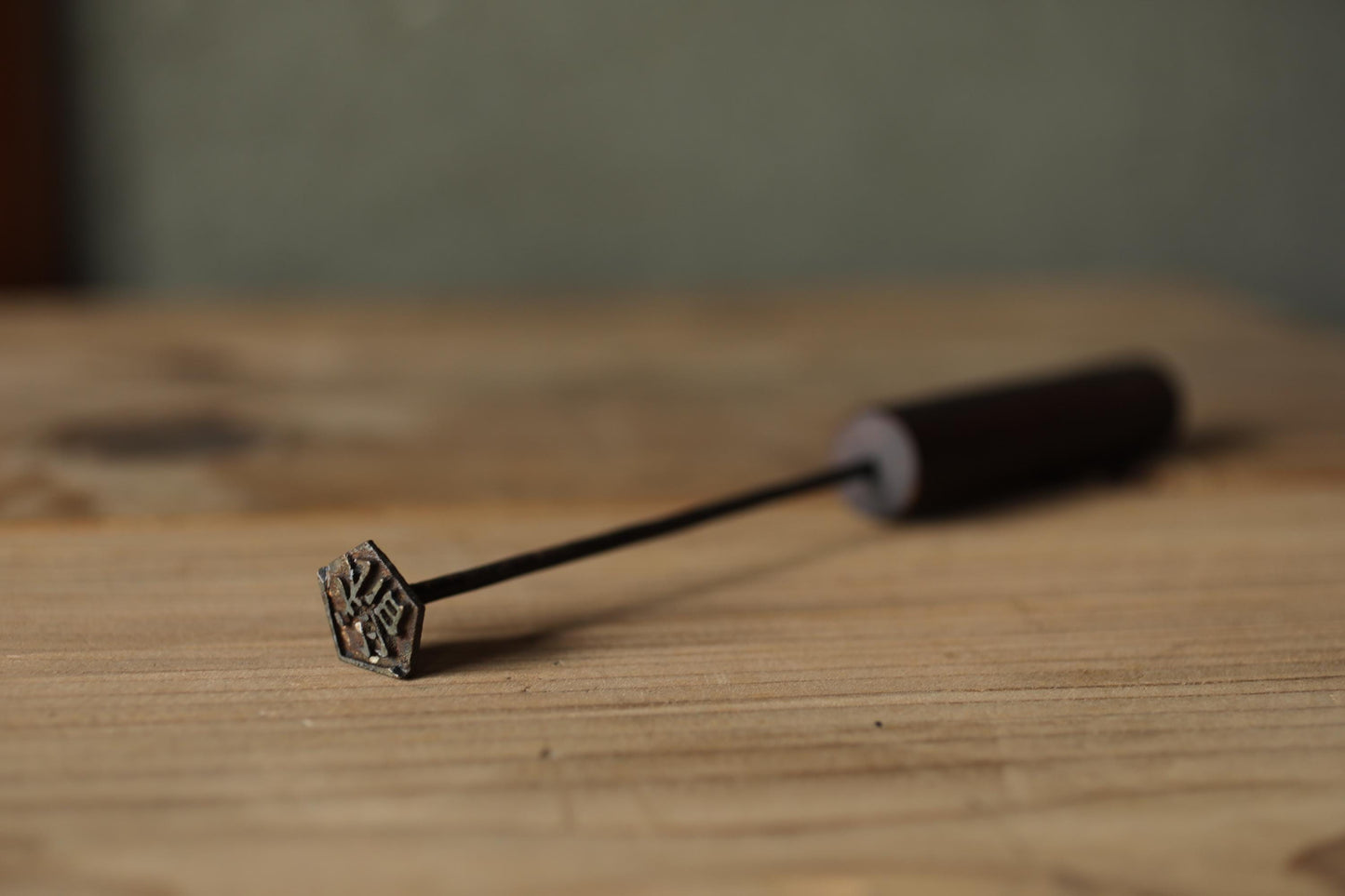 Japanese Branding Iron – Vintage Kanji Rice Plant Symbol | Rustic Wood & Leather Stamp