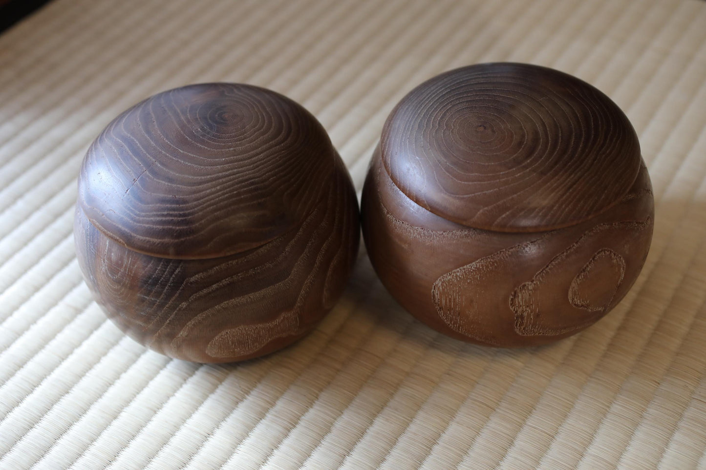 Japanese Go Stones – Premium 10mm Natural Clamshell & Nachi Black Slate Set