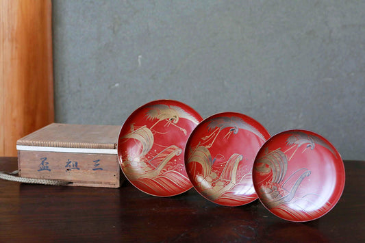 Japanese Lacquer Sake Cups - Antique Red Gold Maki-e Crane Design Set in Gift Box