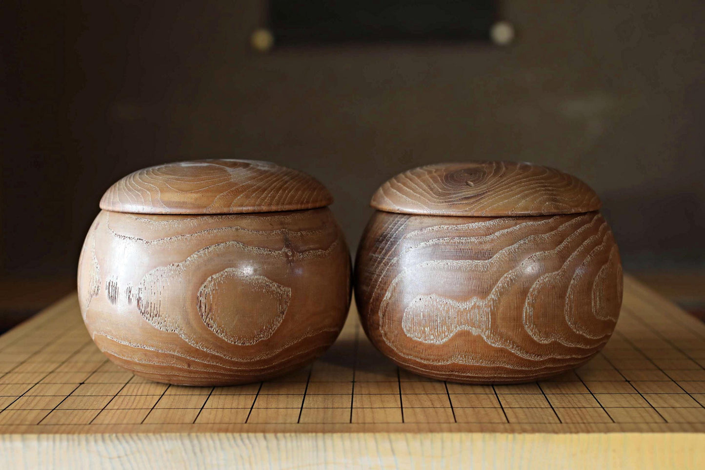 Japanese Go Stones – Premium 10mm Natural Clamshell & Nachi Black Slate Set