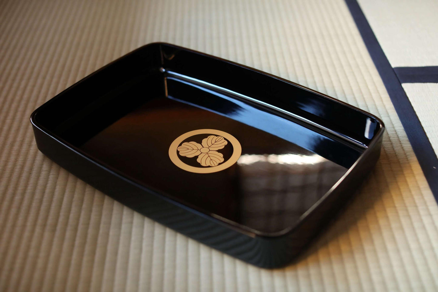 Japanese Lacquer Tray – Black Gold Family Crest Obon | Echizen Nuri Wood Serving Tray 45.5×32cm