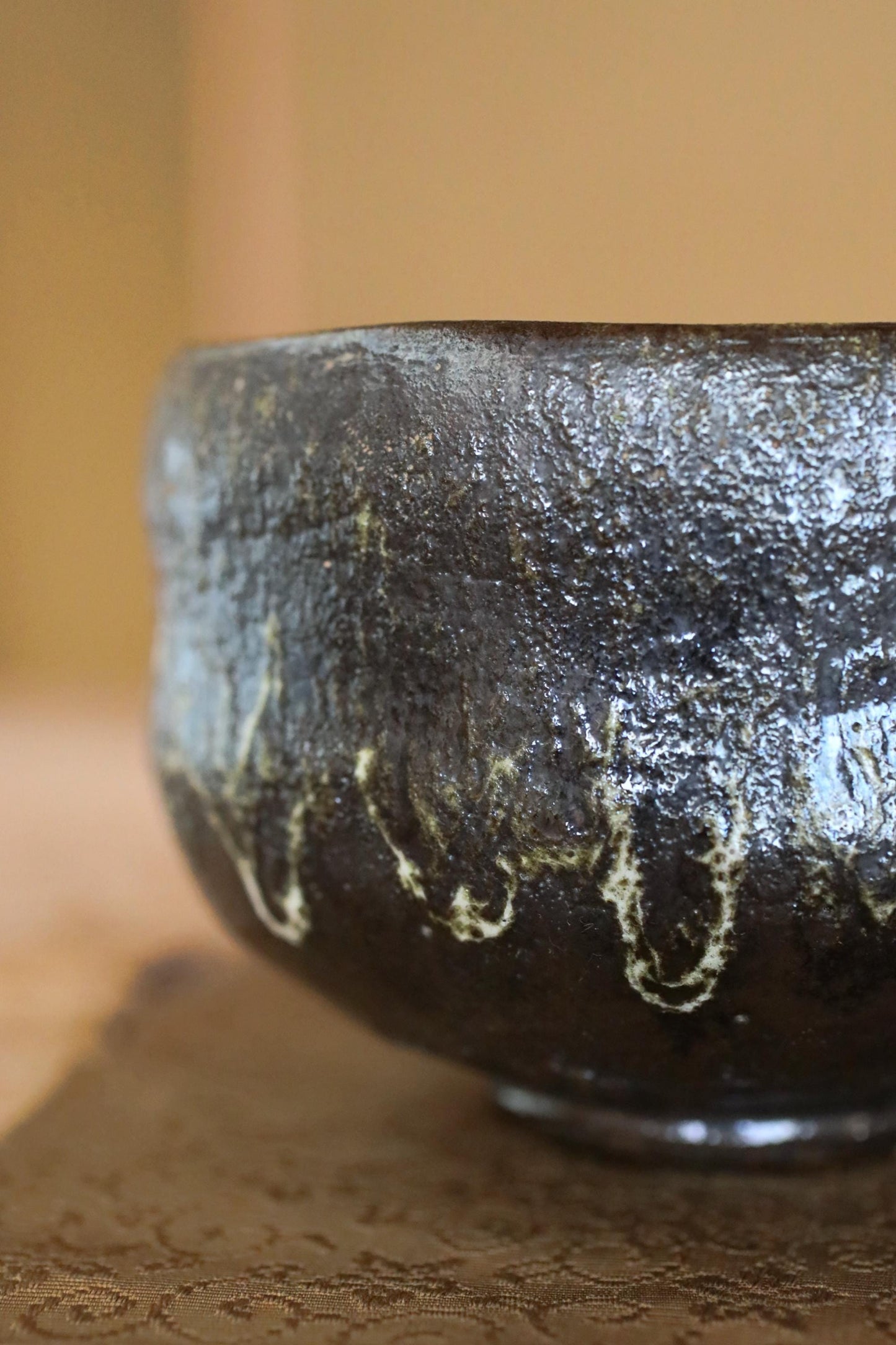 Japanese Raku Tea Bowl – Hand-Sculpted Chawan with Black Green Glaze | Ohi Kiln