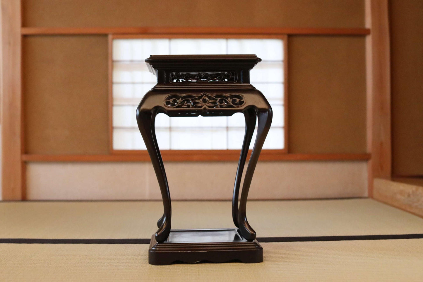 Ebony Pedestal Stand - Japanese Furniture Display With Curved Legs & Arabesque Motif