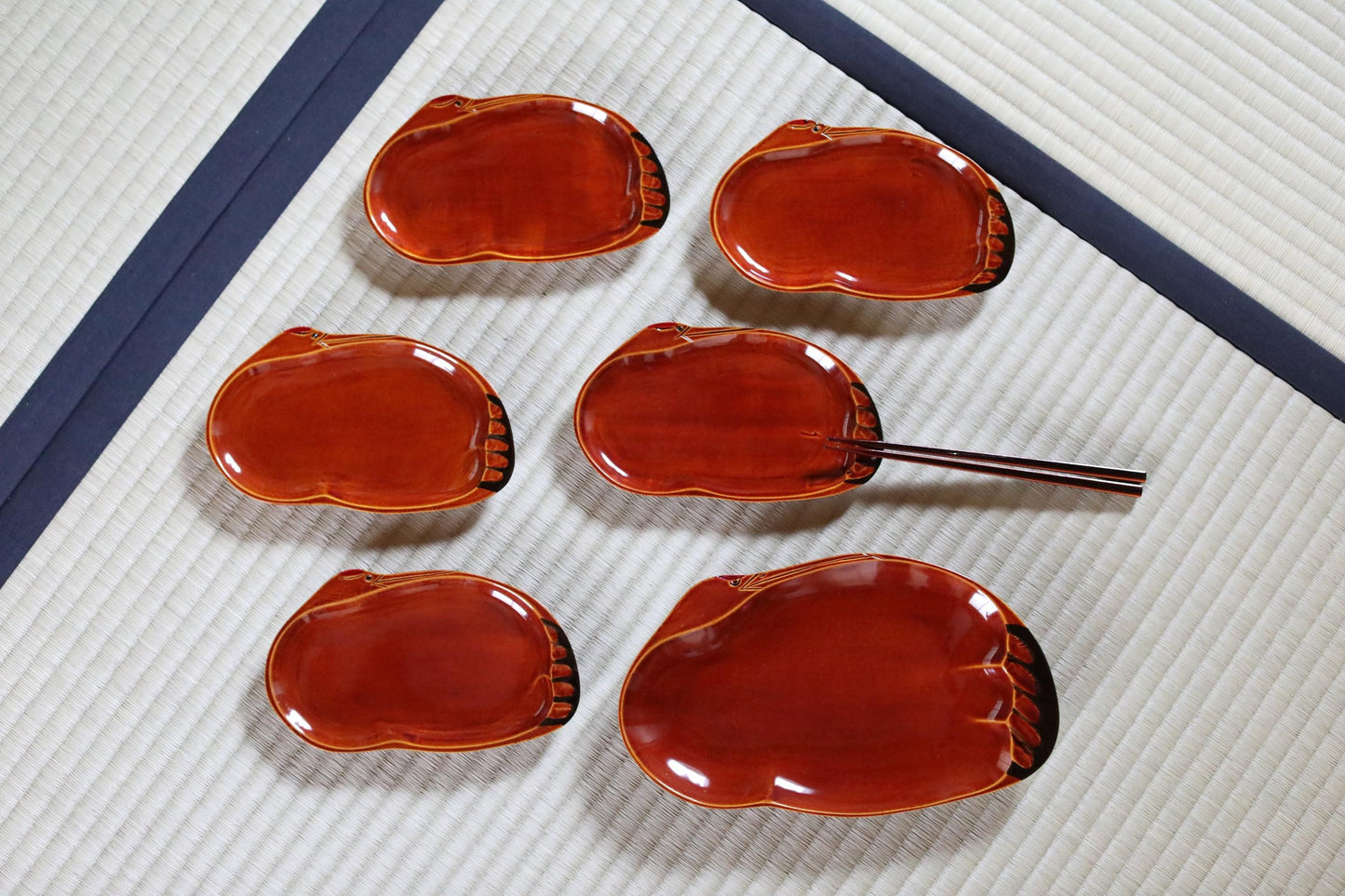 Japanese Lacquer Plates - Vintage Shunkei Lacquerware Set of 6 with Crane Design & Chopsticks