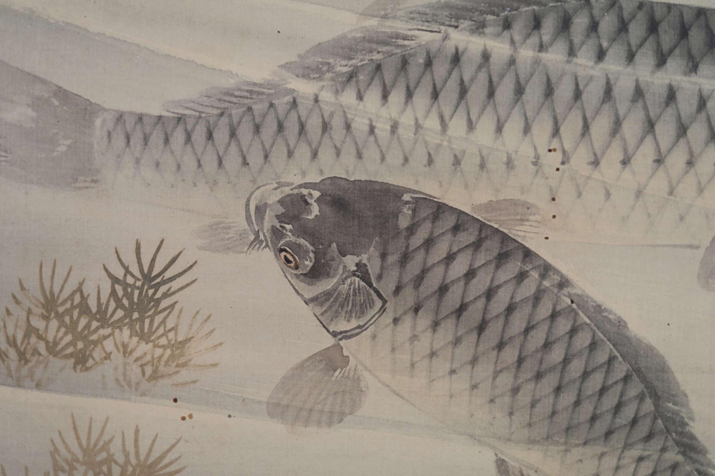 Japanese Antique Scroll - Elegant Silk Kakejiku Wall Decor Featuring Swimming Carp Artwork
