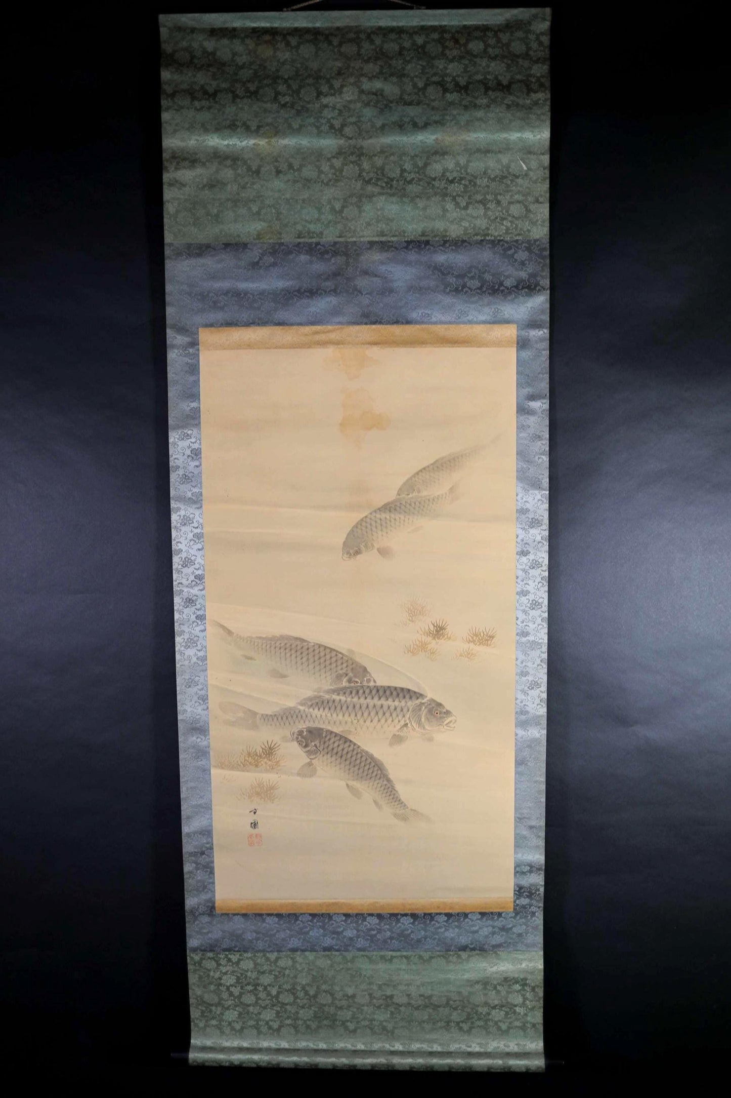 Japanese Antique Scroll - Elegant Silk Kakejiku Wall Decor Featuring Swimming Carp Artwork