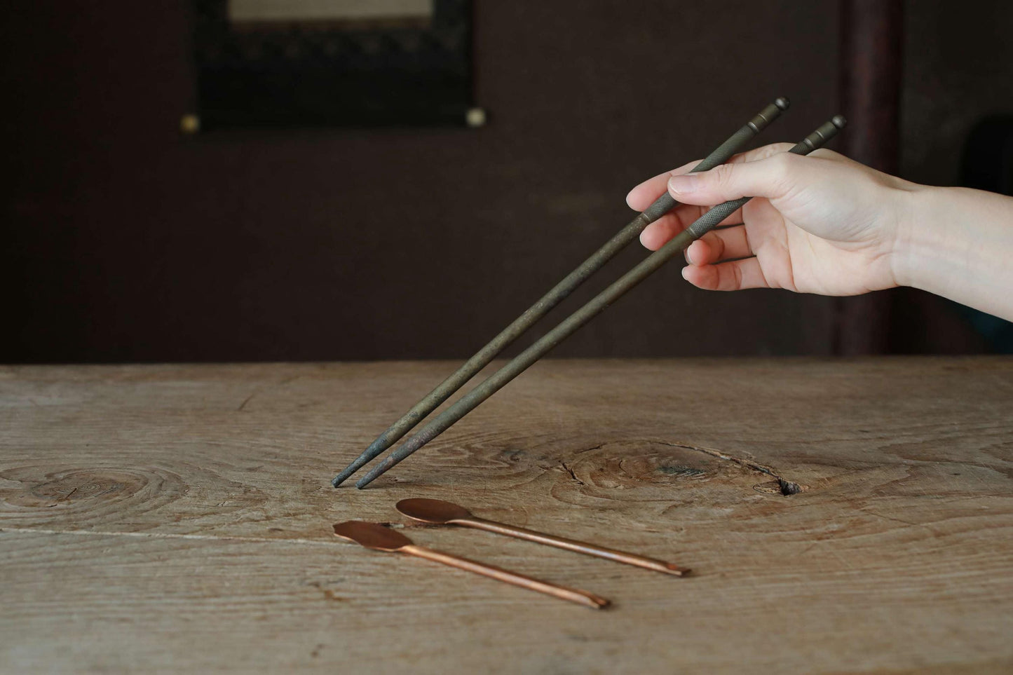 Japanese Tea Utensil Set – Traditional Matcha Preparation Set with Charcoal Box & Feather Brush