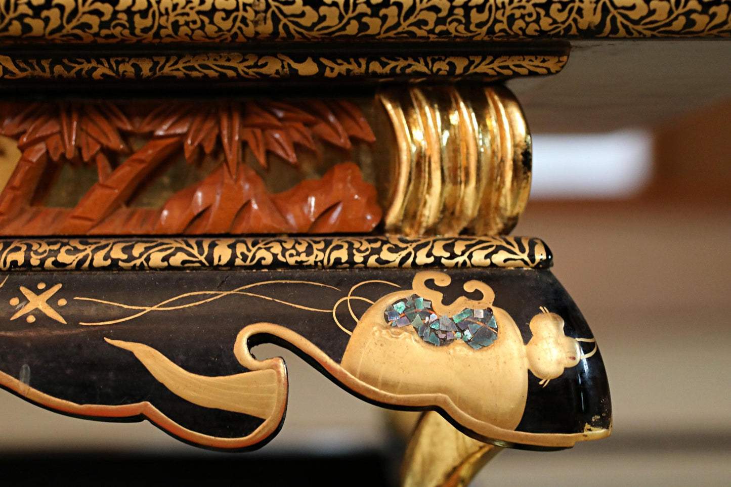 Japanese Lacquer Pedestal - Vintage Temple Stand With Makie Lacquer Art & Raden Shell Inlay
