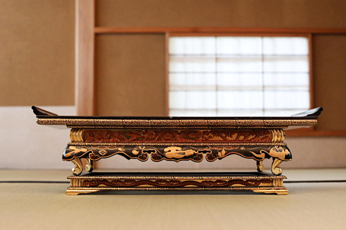 Japanese Lacquer Pedestal - Vintage Temple Stand With Makie Lacquer Art & Raden Shell Inlay