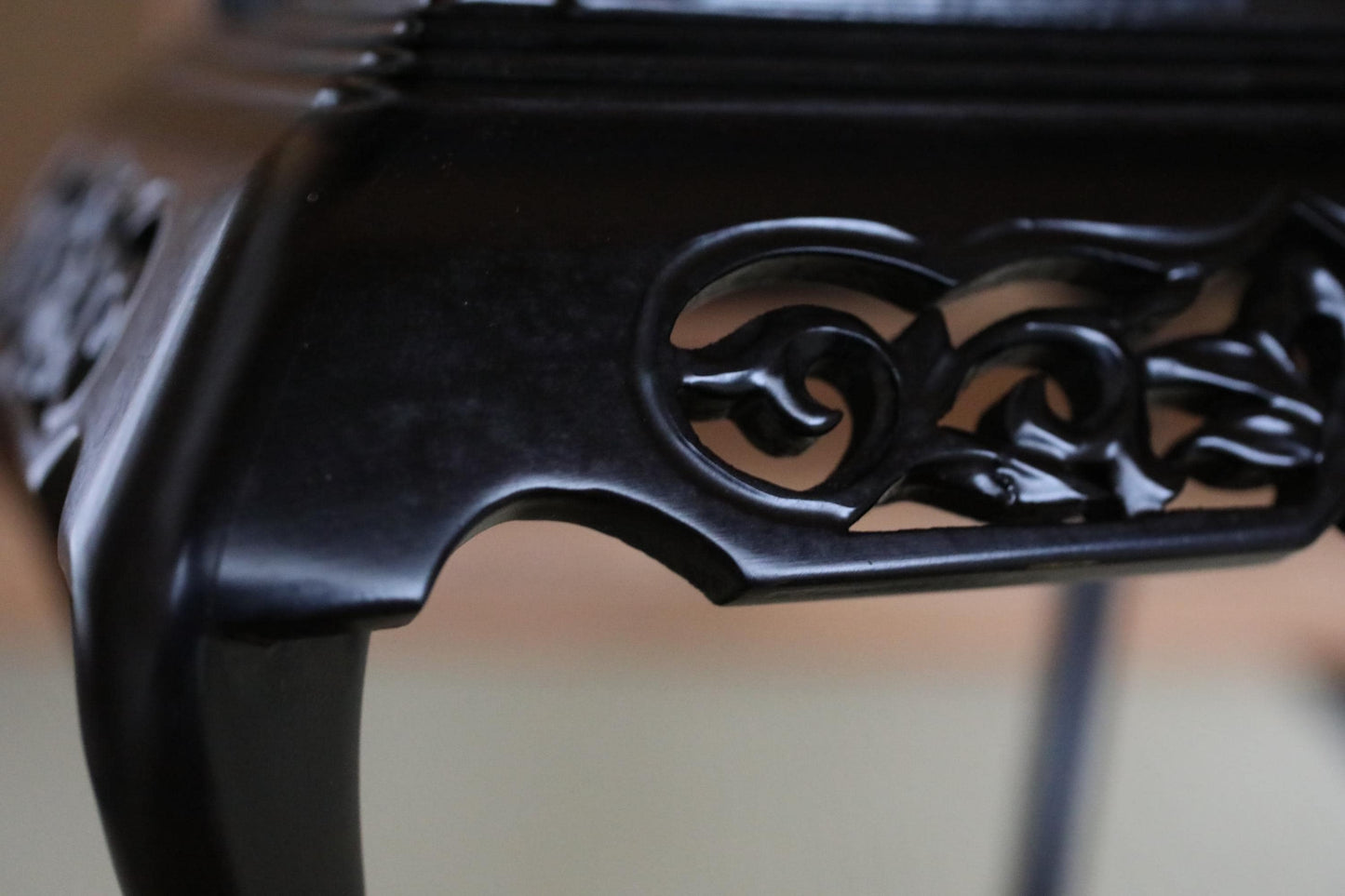 Ebony Pedestal Stand - Japanese Furniture Display With Curved Legs & Arabesque Motif