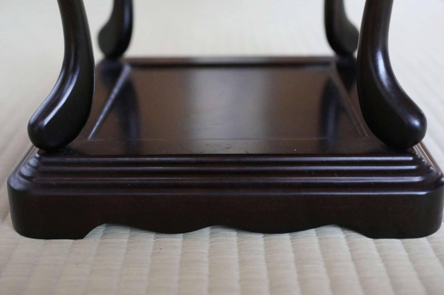 Ebony Pedestal Stand - Japanese Furniture Display With Curved Legs & Arabesque Motif