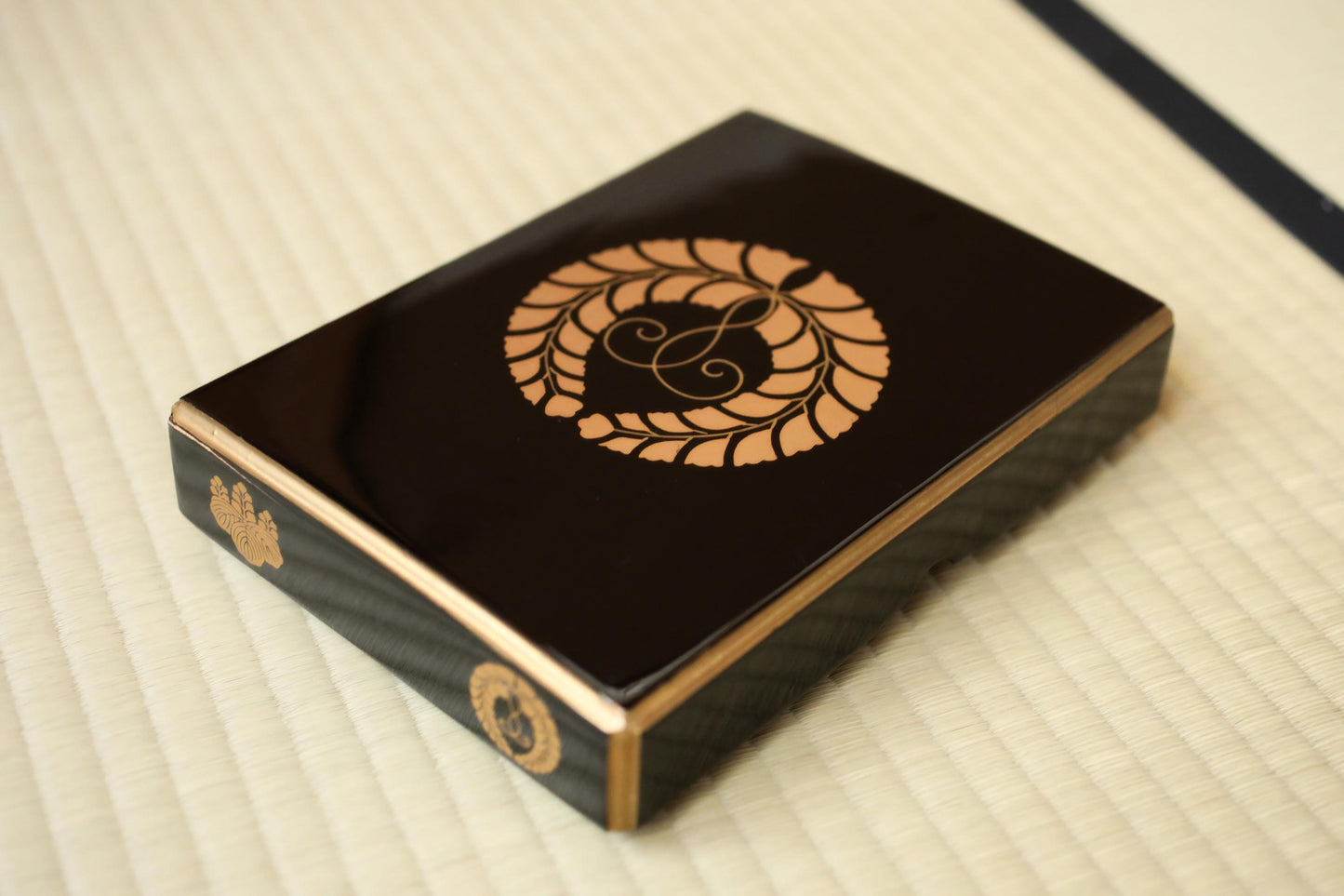 Japanese Lacquer Box - Black Urushi Maki-e Samurai Crest Gold Wisteria Design