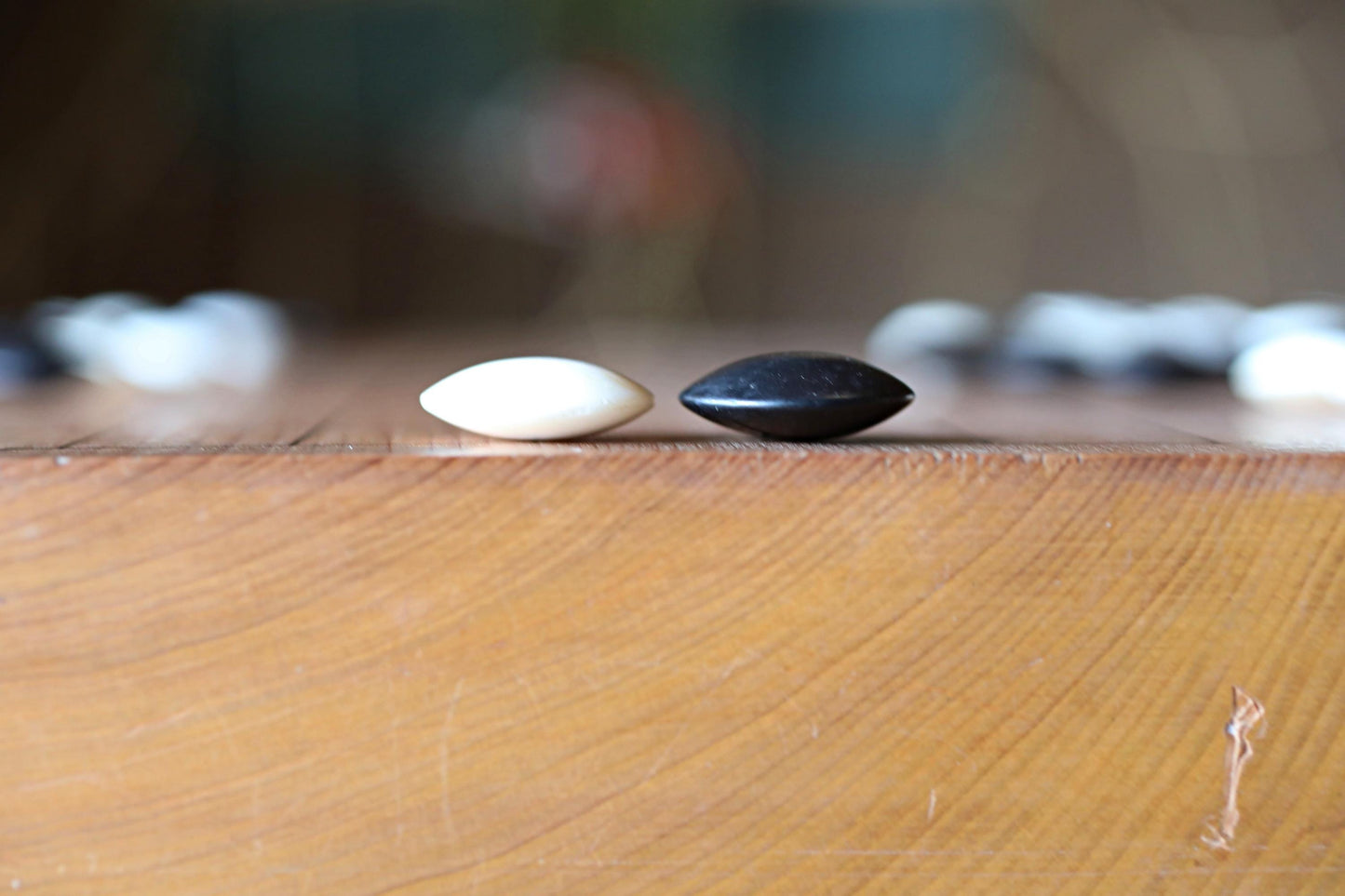 Japanese Go Board Set – Luxury Wooden Game Table with Handmade Clam Shell Stones
