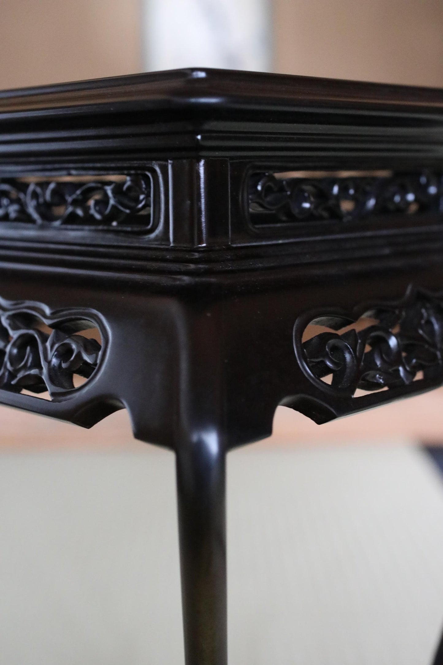 Ebony Pedestal Stand - Japanese Furniture Display With Curved Legs & Arabesque Motif
