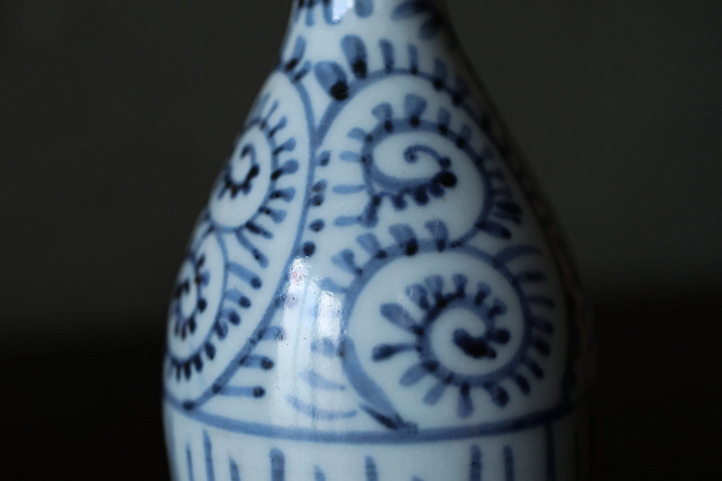 Antique Imari Porcelain Vase – 1800s Japanese Sake Bottle With Sometsuke Arabesque Pattern