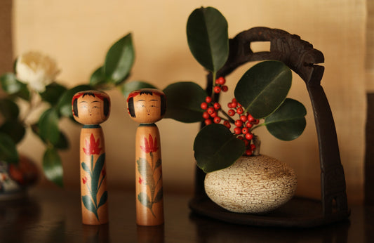Tuchiyu Kokeshi Doll Vintage Twins – Striped Wooden Japanese Figurines With Flower Pattern
