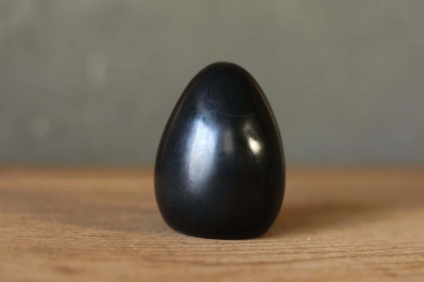 Daruma Japanese Figurine – Traditional Black Stone Paperweight, Smooth Slate Ornament