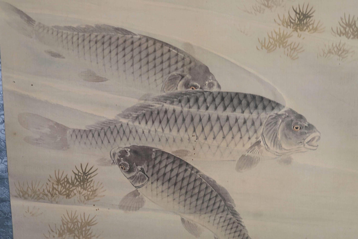 Japanese Antique Scroll - Elegant Silk Kakejiku Wall Decor Featuring Swimming Carp Artwork
